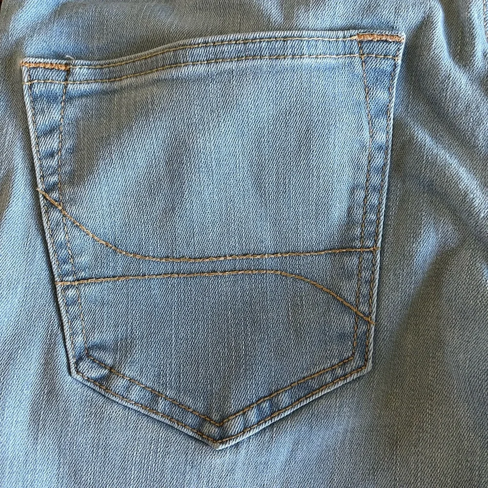 Hollister Light-Washed Stacked Skinny Jeans 30X30 - Picture 6 of 8